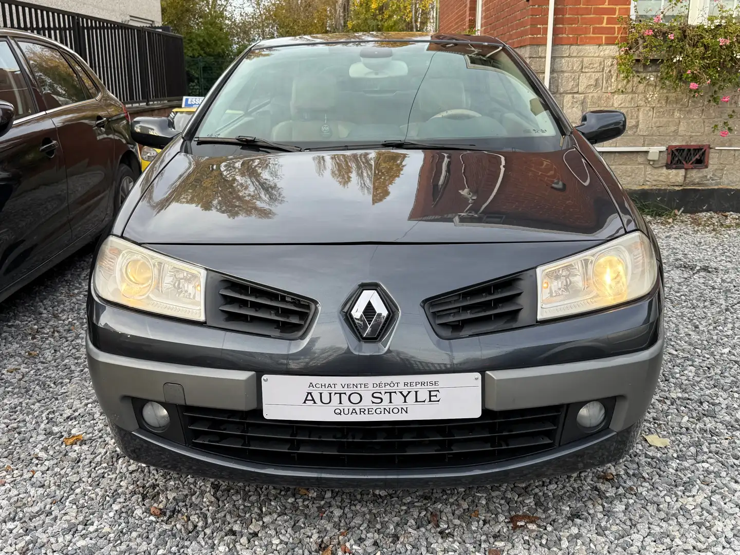 Renault Megane CC 1.5 dCi / Garantie / Airco / Isofix / Zwart - 1