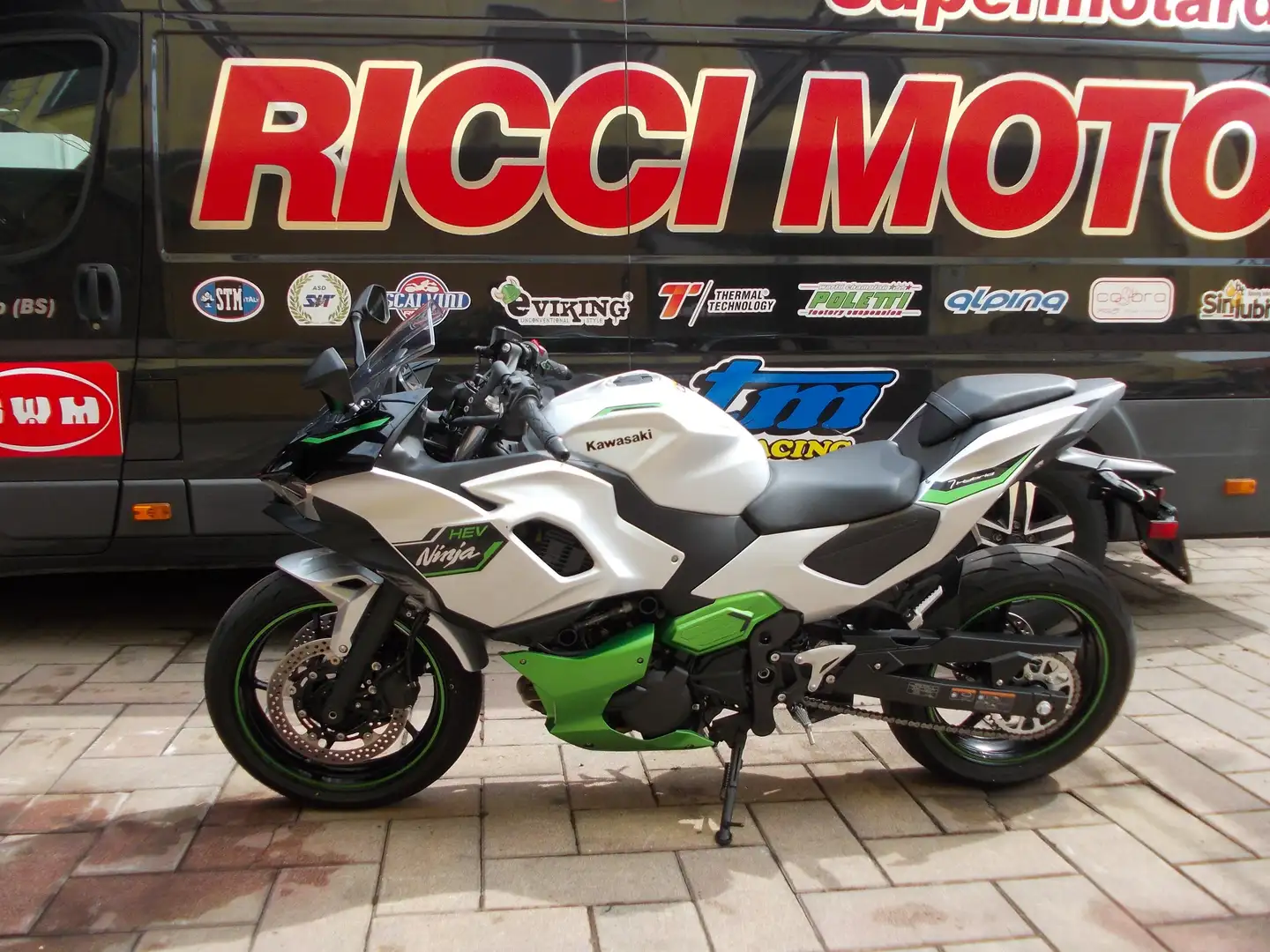 Kawasaki Ninja 7 Hybrid 2025 Šedá - 1