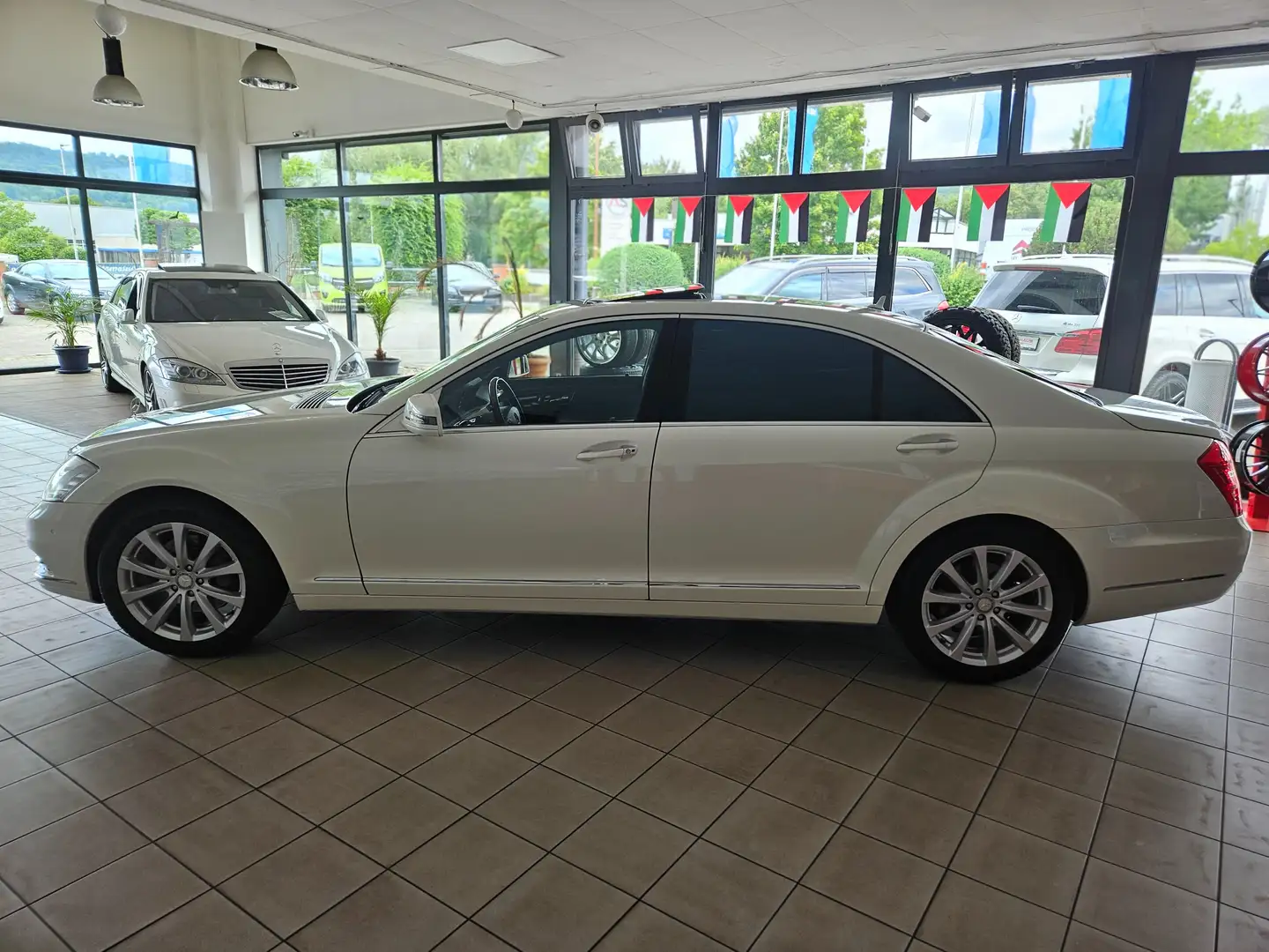 Mercedes-Benz S 500 L *Scheckheftgepflegt, Sitzklima vo/hi, Keyless* Weiß - 2