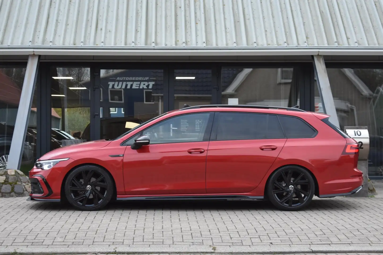 Volkswagen Golf Variant 1.5 eTSI R-Line | MAXTON | IQ-LIGHT | PANORAMADAK Rood - 2