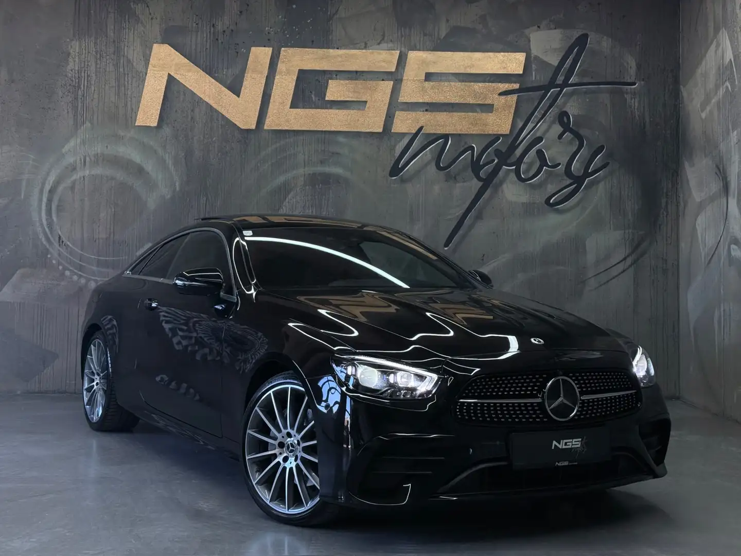Mercedes-Benz E 220 E-Coupe AMG Line 4Matic FACELIFT PANO BURMESTER Schwarz - 1
