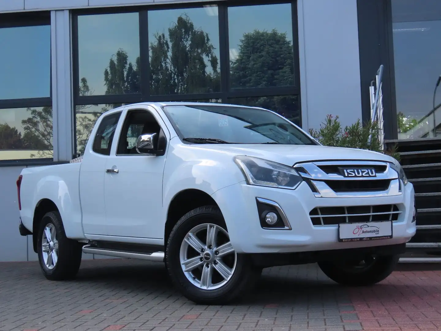 Isuzu D-Max 1.9 Turbodiesel Cab 4WD LKW Bílá - 1