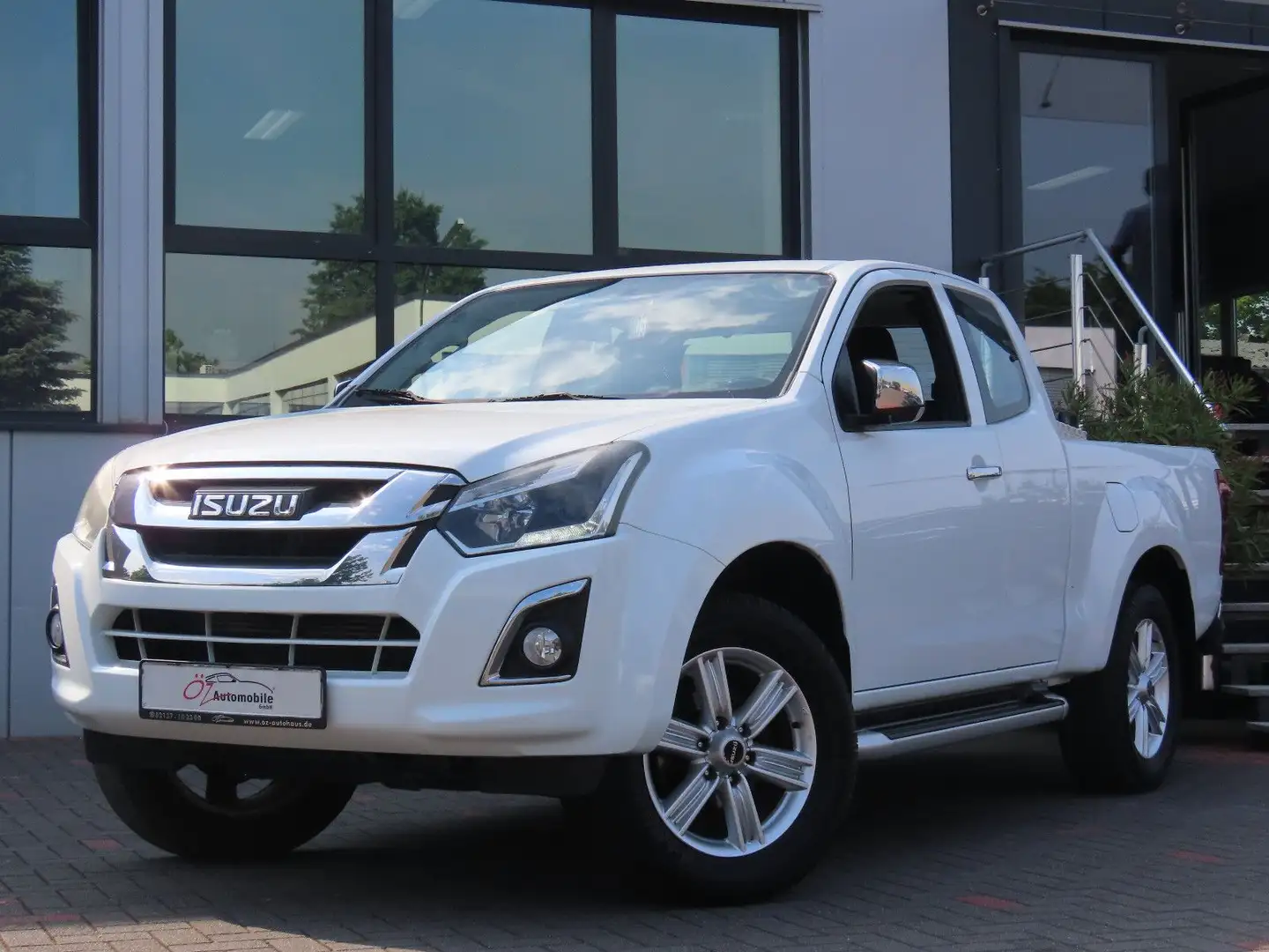 Isuzu D-Max 1.9 Turbodiesel Cab 4WD LKW Bílá - 2
