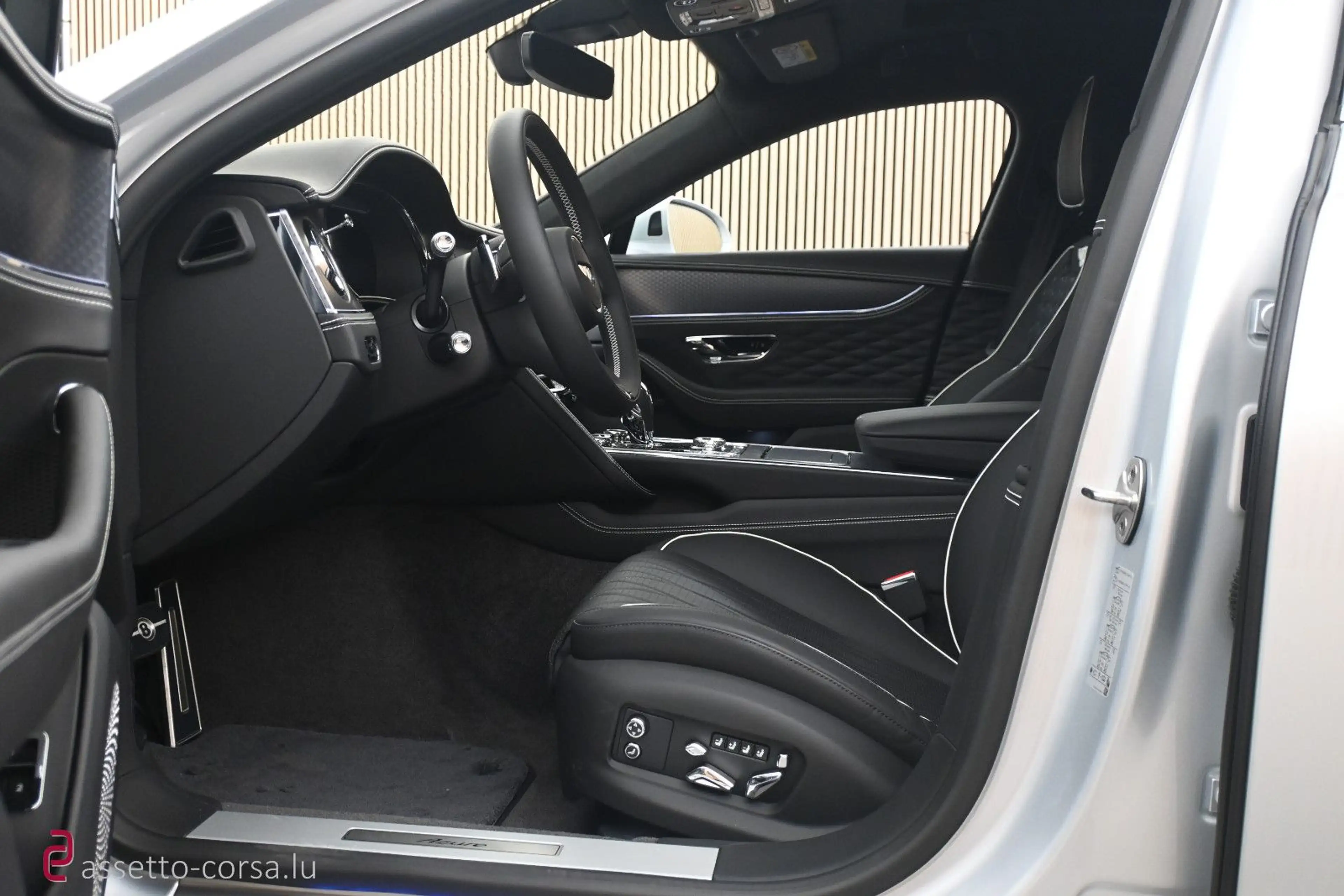 Bentley Flying Spur Azure*Mulliner*B&O*Night — photo 10