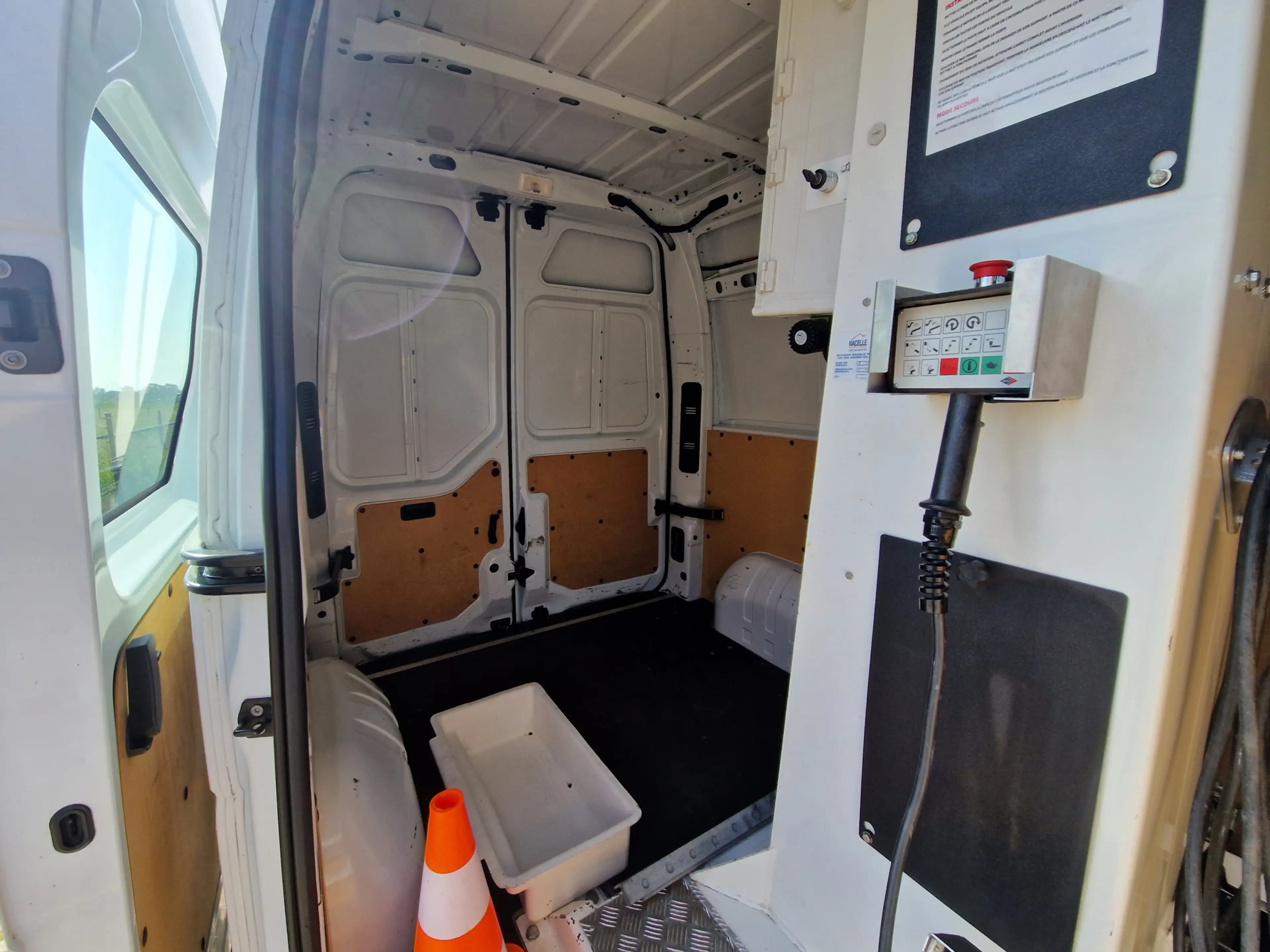 Renault Master T35 2.3 dCi L1H2 - 126 Pk - ET 26 NE Versalift Hoo — photo 33