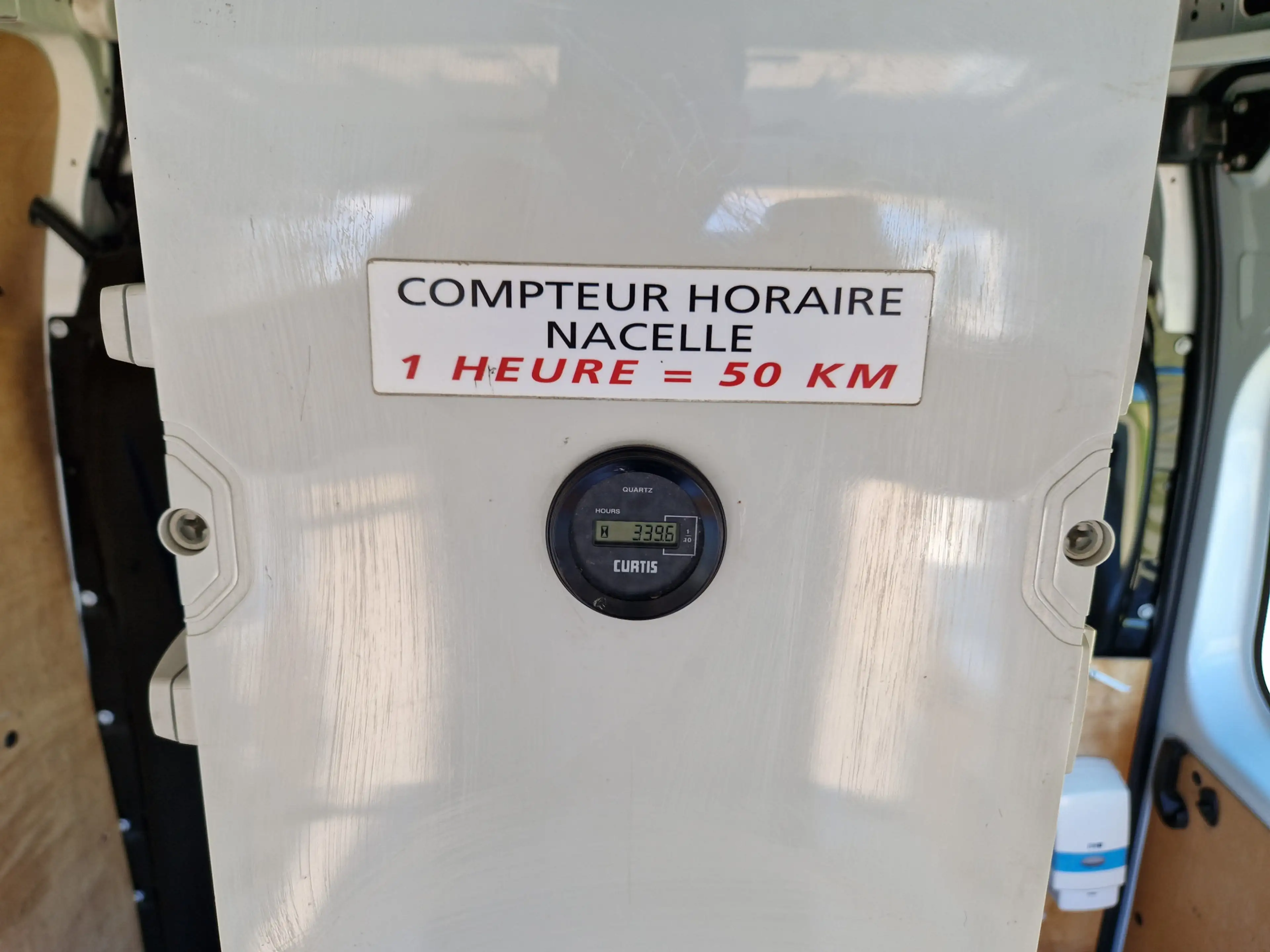 Renault Master T35 2.3 dCi L1H2 - 126 Pk - ET 26 NE Versalift Hoo — photo 37