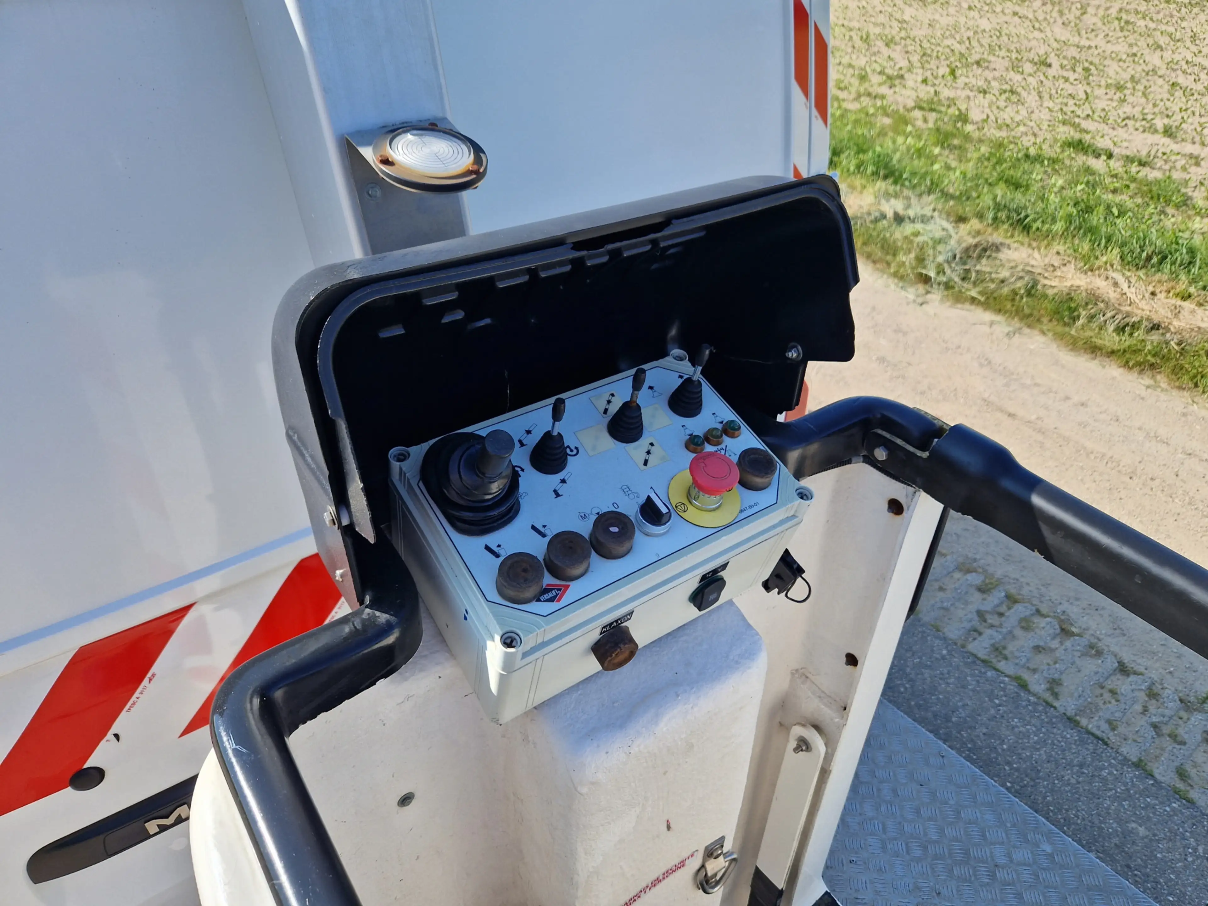 Renault Master T35 2.3 dCi L1H2 - 126 Pk - ET 26 NE Versalift Hoo — photo 29