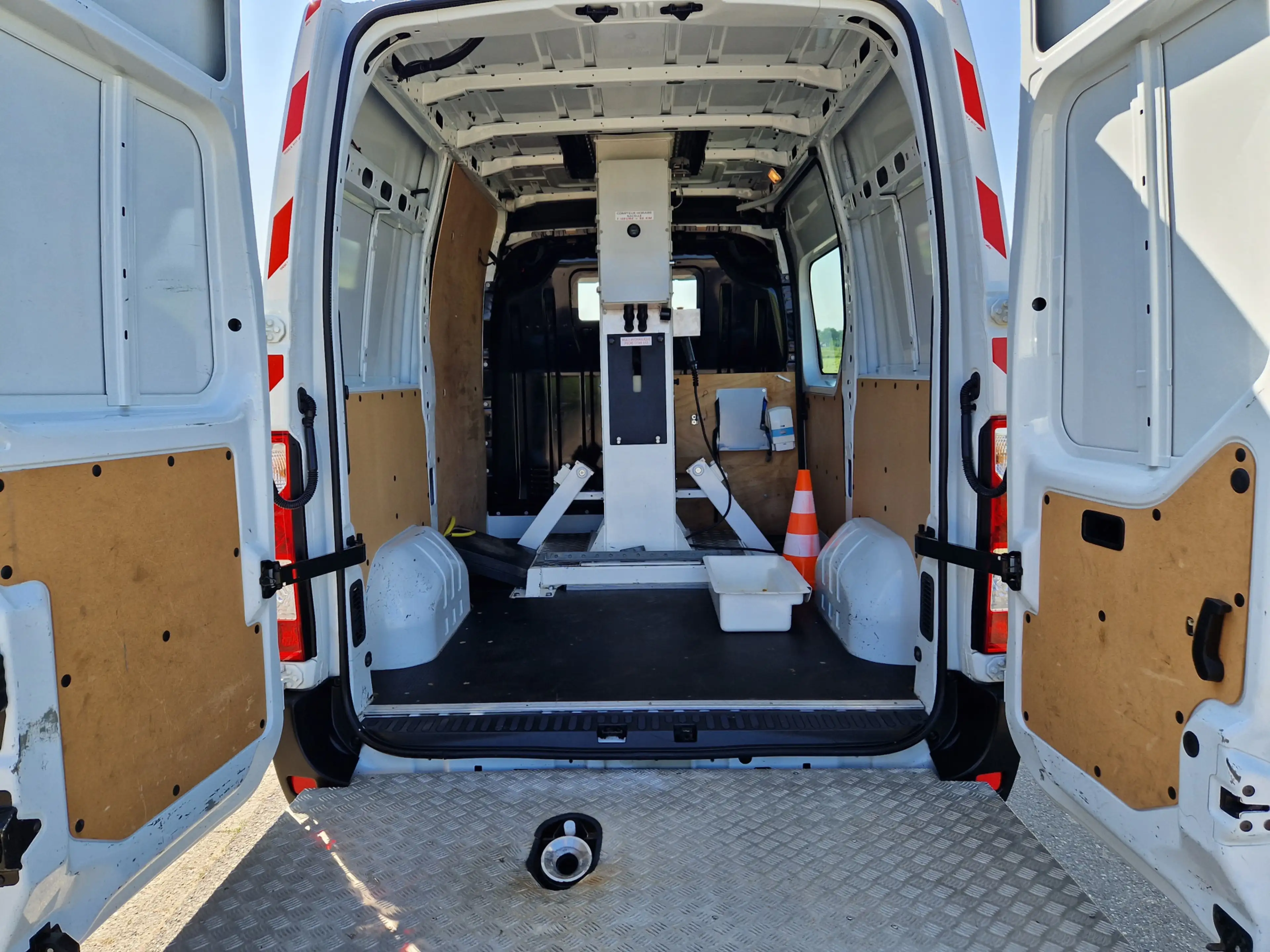 Renault Master T35 2.3 dCi L1H2 - 126 Pk - ET 26 NE Versalift Hoo — photo 5