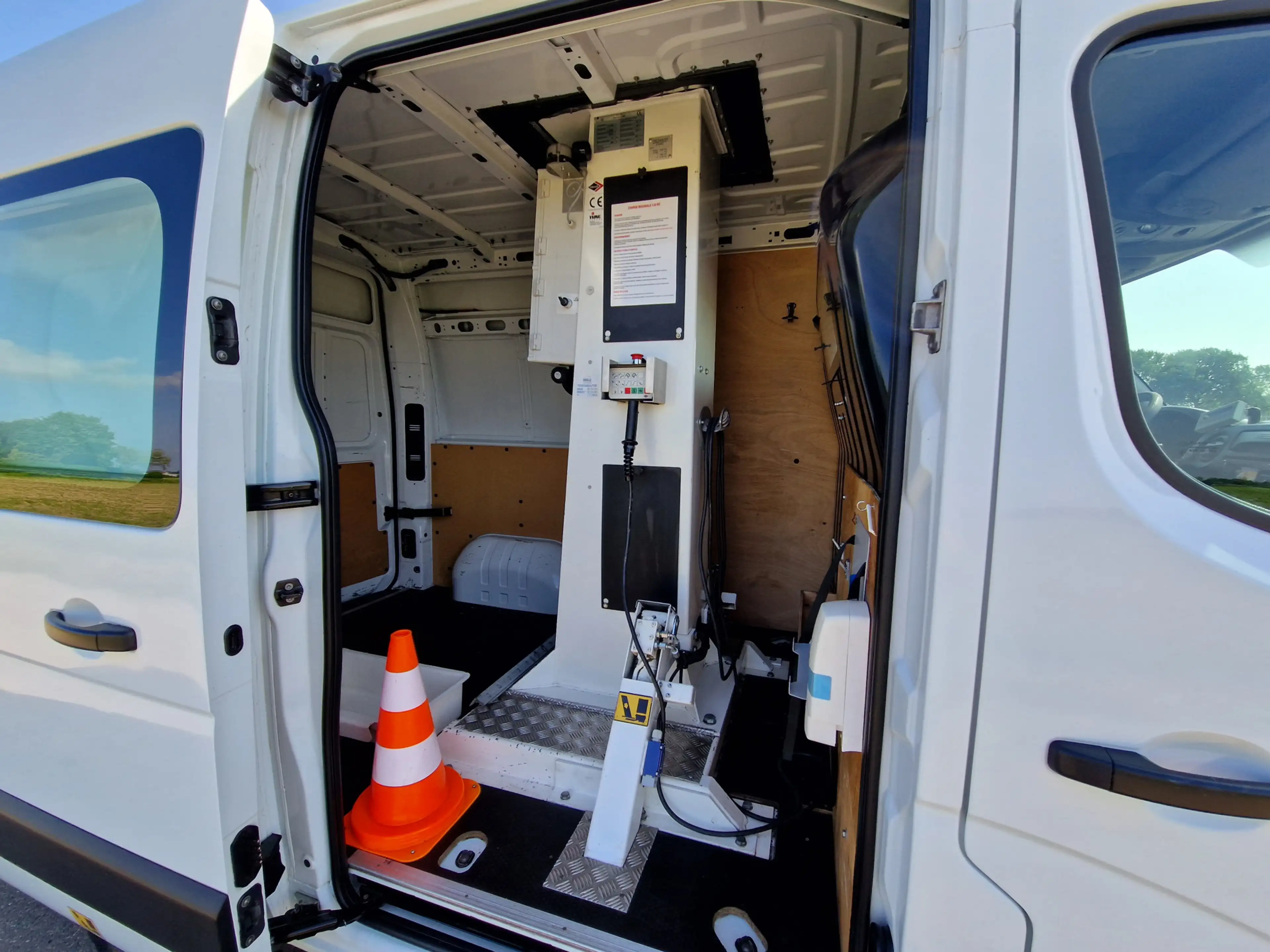 Renault Master T35 2.3 dCi L1H2 - 126 Pk - ET 26 NE Versalift Hoo — photo 32