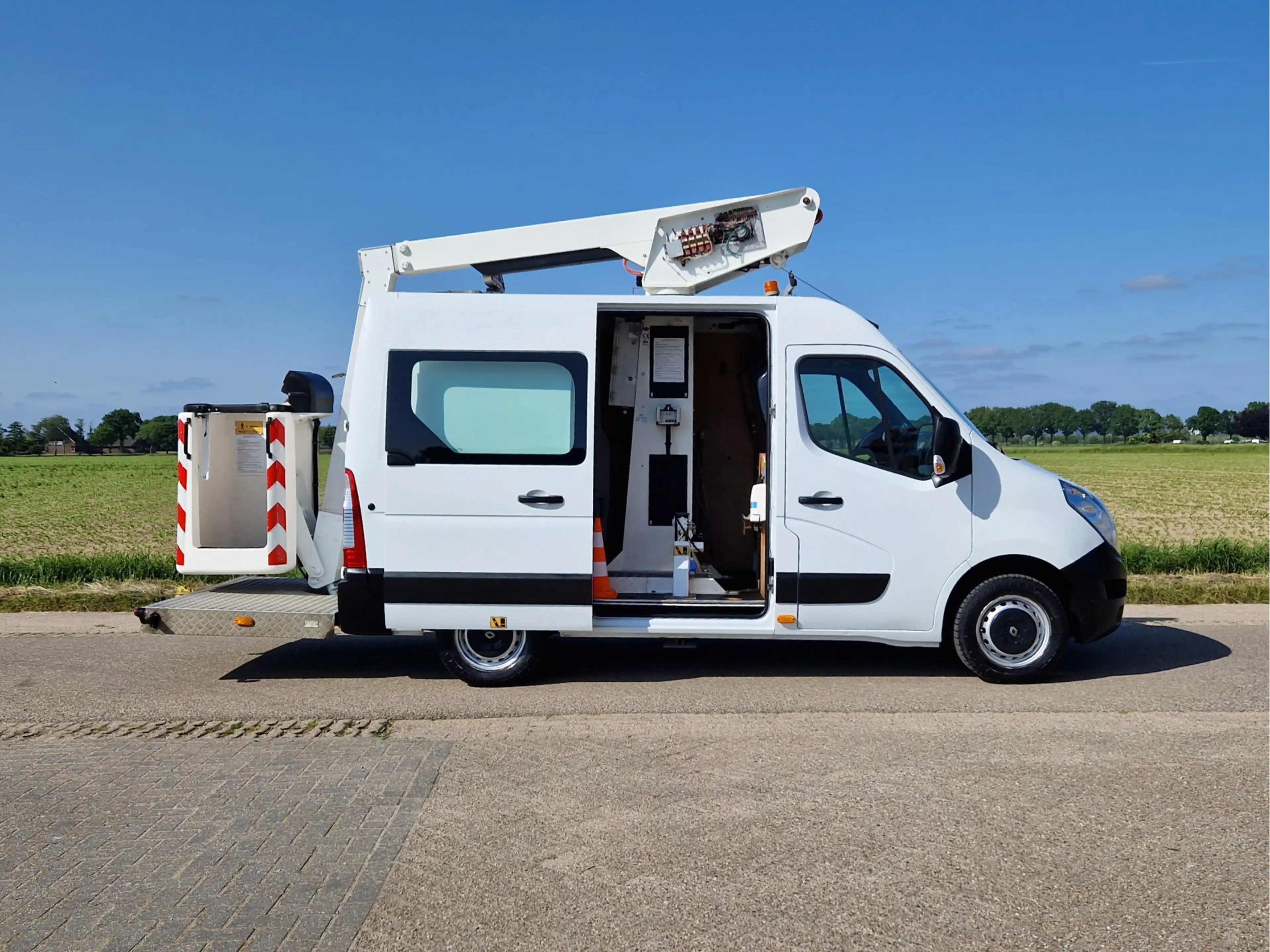 Renault Master T35 2.3 dCi L1H2 - 126 Pk - ET 26 NE Versalift Hoo — photo 31