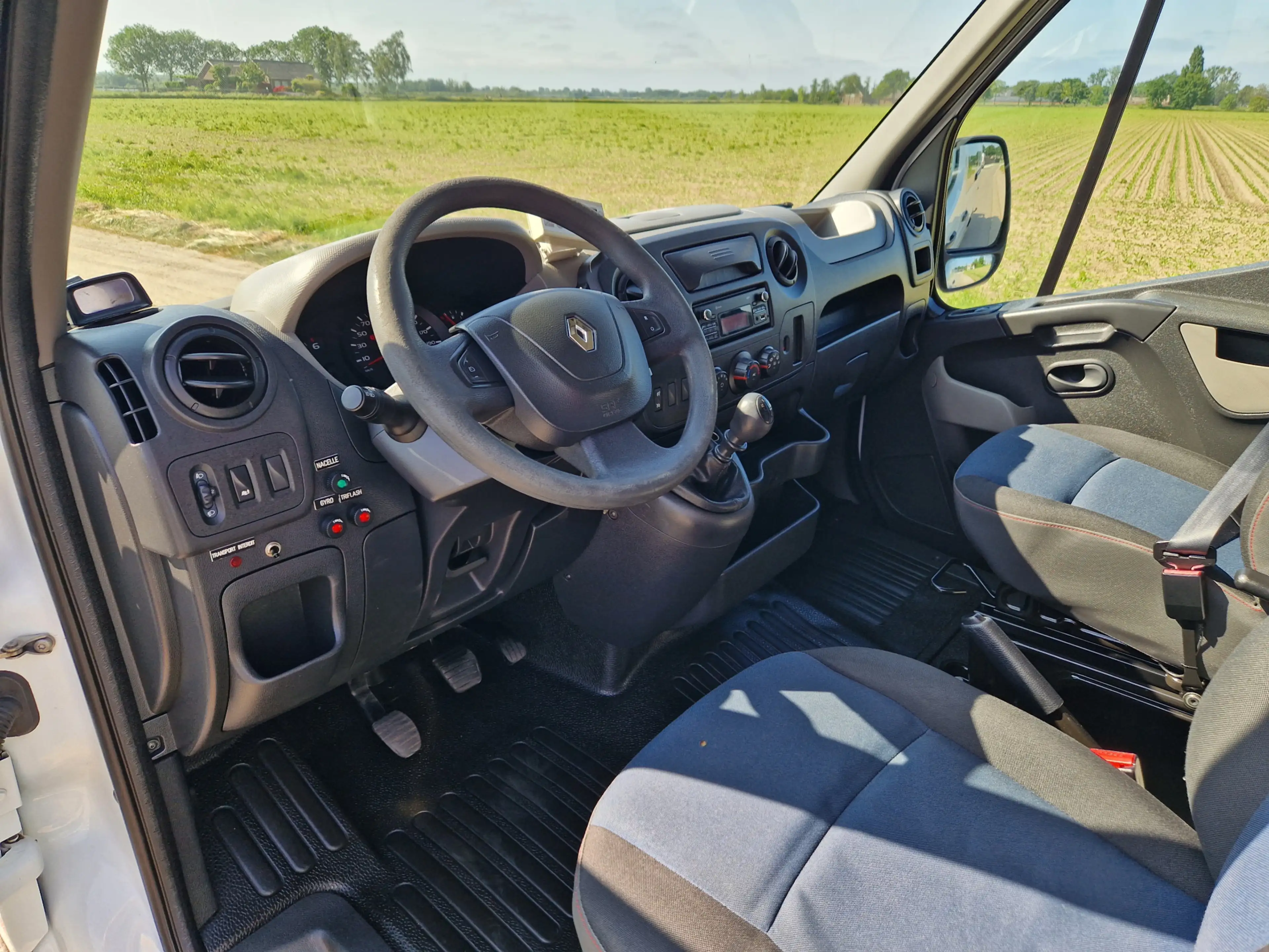 Renault Master T35 2.3 dCi L1H2 - 126 Pk - ET 26 NE Versalift Hoo — photo 22