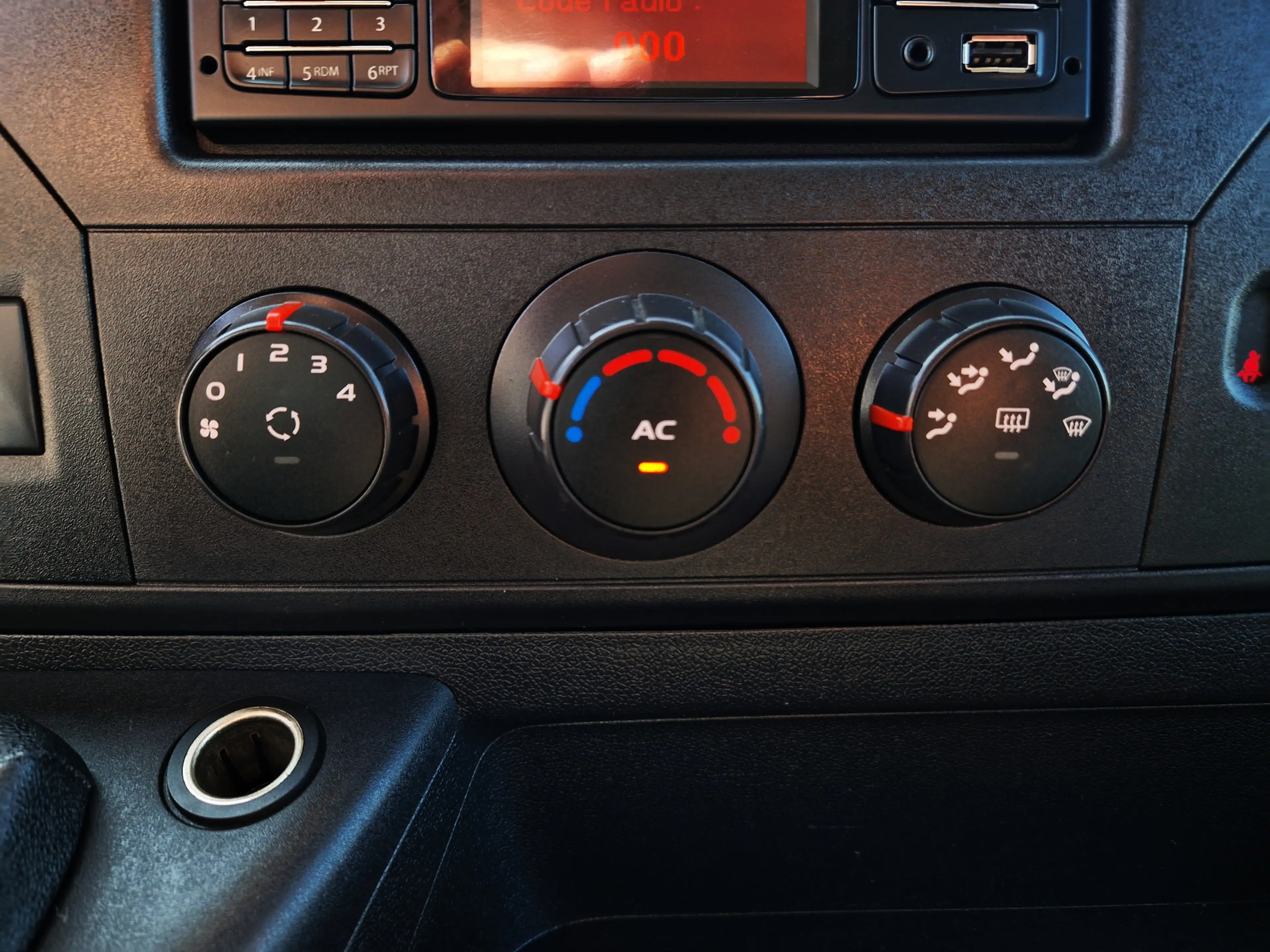 Renault Master T35 2.3 dCi L1H2 - 126 Pk - ET 26 NE Versalift Hoo — photo 14