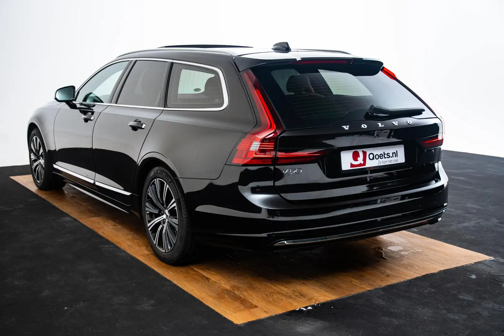 Volvo V90 2.0 B5 Inscription Trekhaak - Panoramadak - Head U Zwart - 2