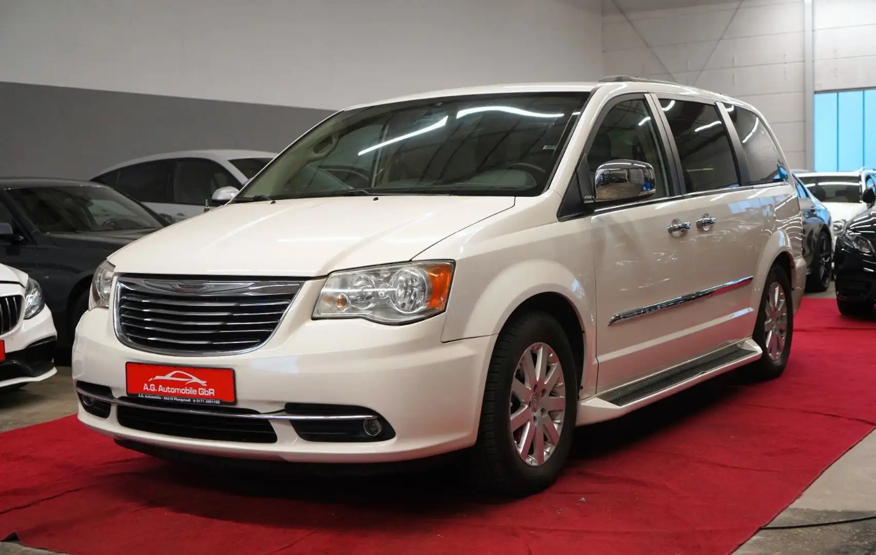 Chrysler Town & Country 3.6 *287 PS *6Sitzer*Keyless-Go* Weiß - 1