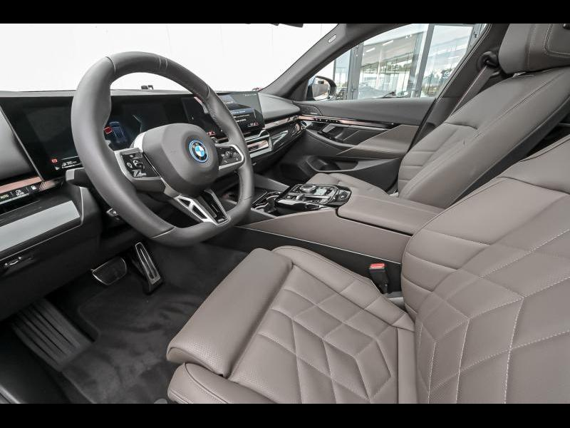 BMW 550 xDrive Touring — photo 5