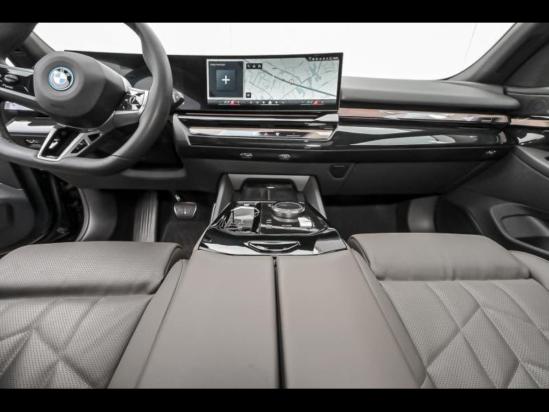 BMW 550 xDrive Touring — photo 6