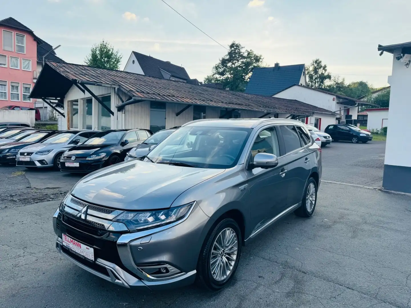 Mitsubishi Outlander PHEV Plus 4WD/Navi/Kamera/Automatik/ Gris - 1
