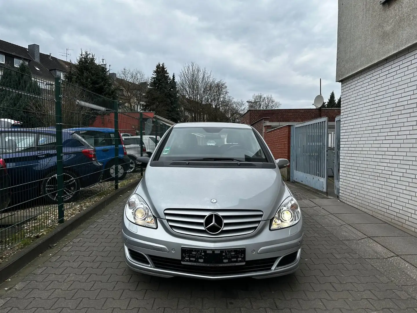 Mercedes-Benz B 150 B -Klasse B 150 TÜV NEU*AUTOMATIK* Argintiu - 2
