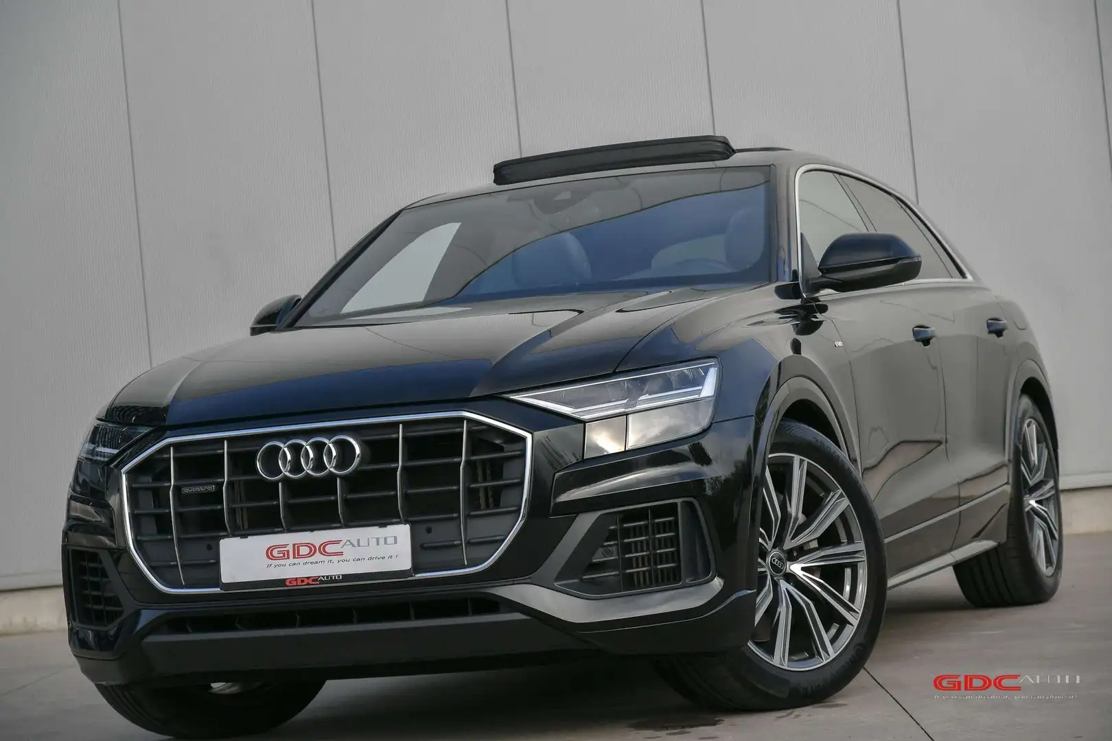 Audi Q8 Q8 55  l TFSIe Hybride l  S-Line l Open Dak l Gris - 2