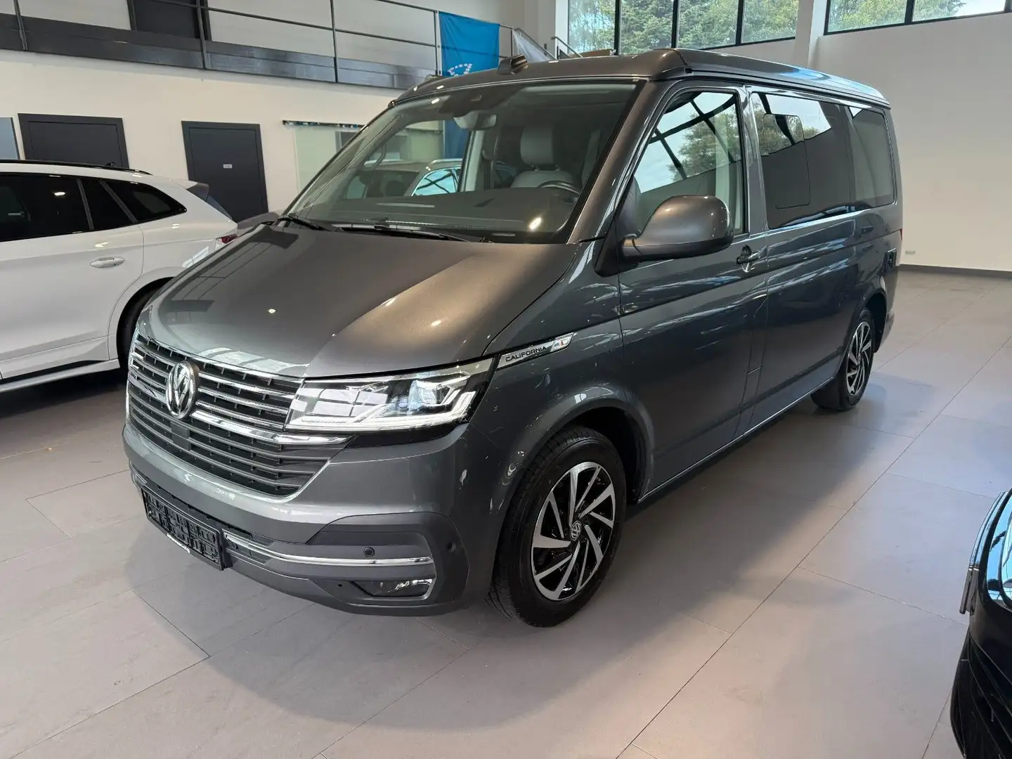 Volkswagen T6 California T6.1 California 2.0 TDI DSG 4M AID/DCC/STHZ/AHK Grau - 1