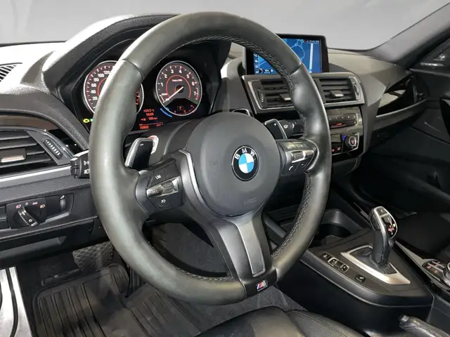 BMW 1 Series view 8