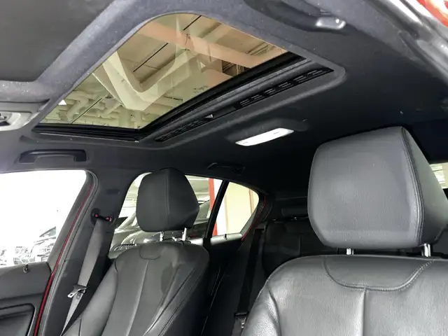 BMW 1 Series view 13