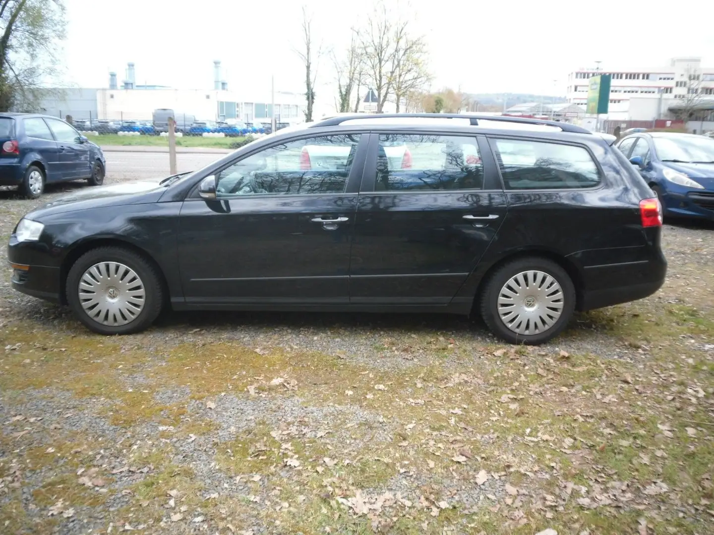 Volkswagen Passat Variant Trendline 122 PS Navi Klimaautom Noir - 1