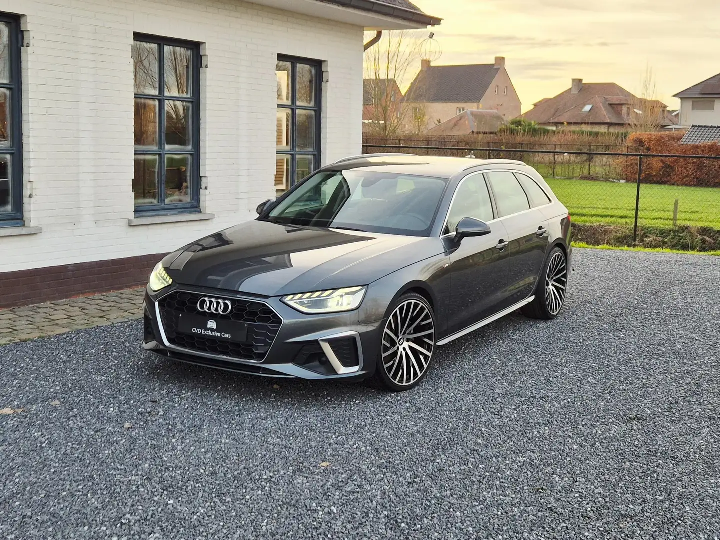 Audi A4 A4 Avant 30 TDI S tronic S line-Virtual-Matrix Gris - 1