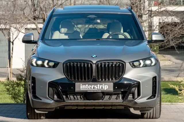 BMW X5 view 2