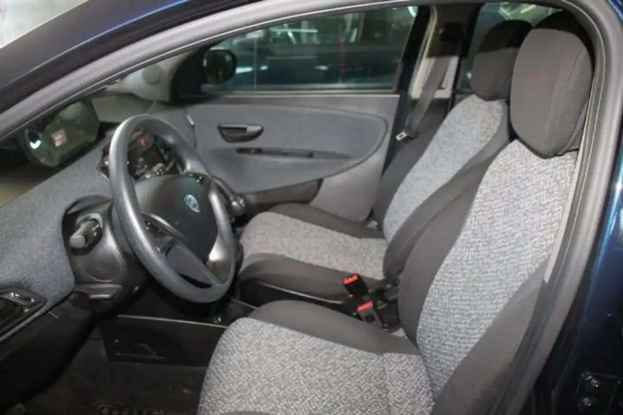Lancia Ypsilon 2023 — фото 7