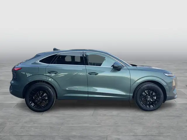Audi Q3 view 5