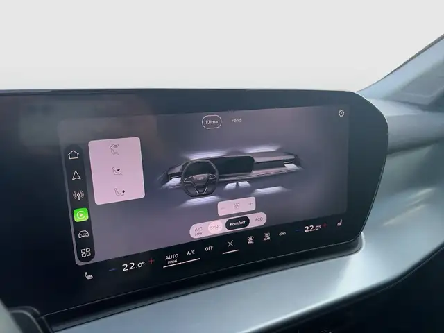 Audi Q3 view 11