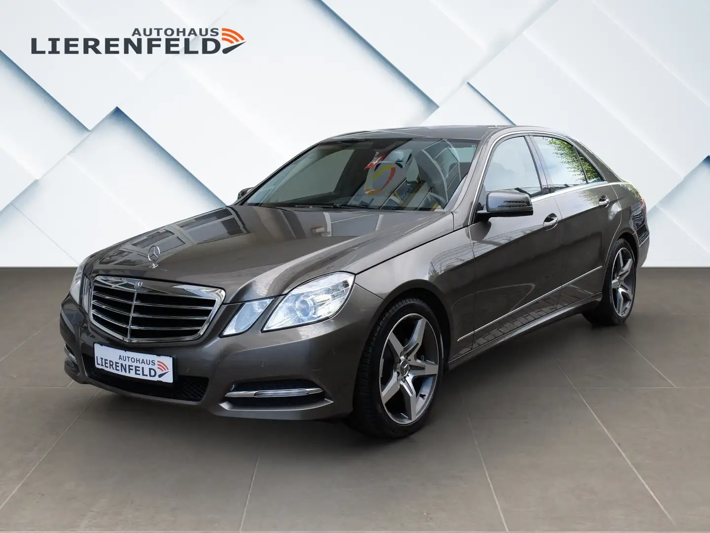 Mercedes-Benz E 200 CDI Avantgarde Automatik Navi AHK Grau - 1
