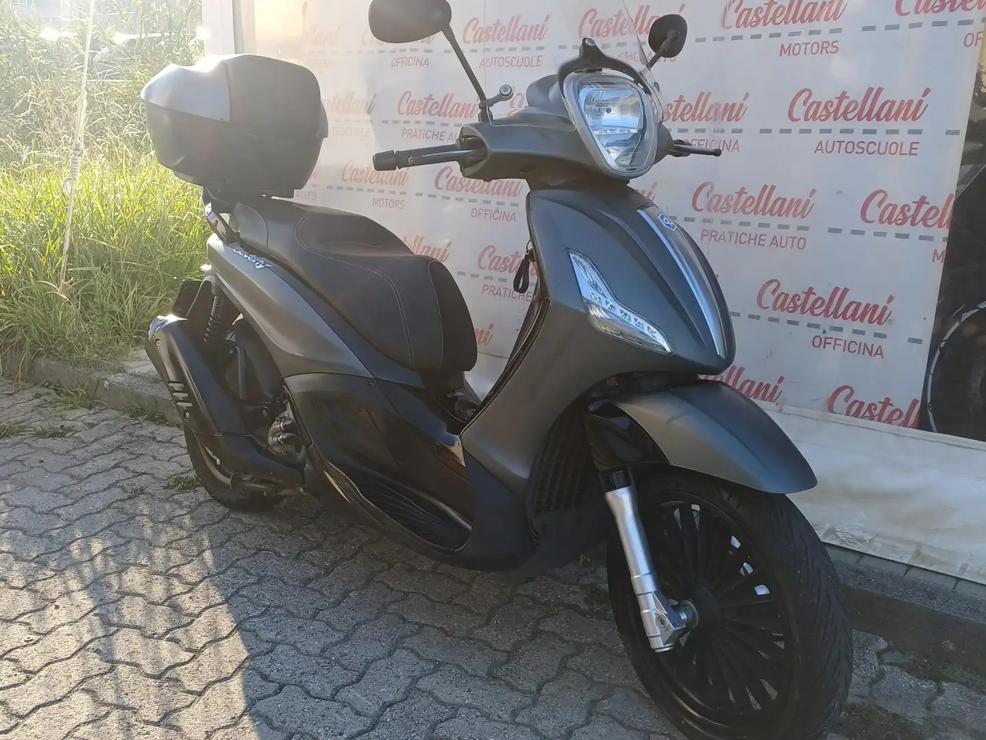 Piaggio Beverly 300 BEVERLY 300 ANNO 2016 KM 21.200 Gris - 1