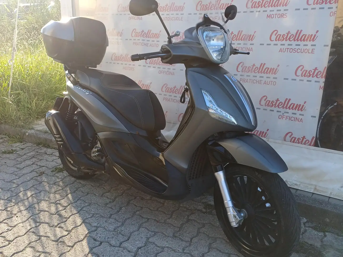 Piaggio Beverly 300 BEVERLY 300 ANNO 2016 KM 21.200 Gris - 2