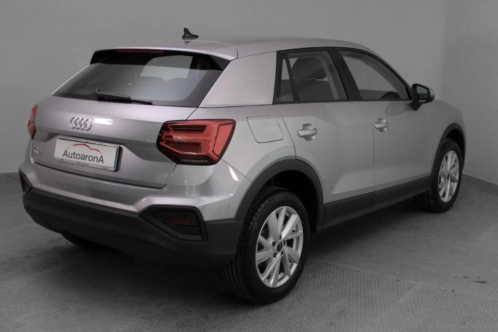 Audi Q2 35 TFSI S tronic Business Argento - 2