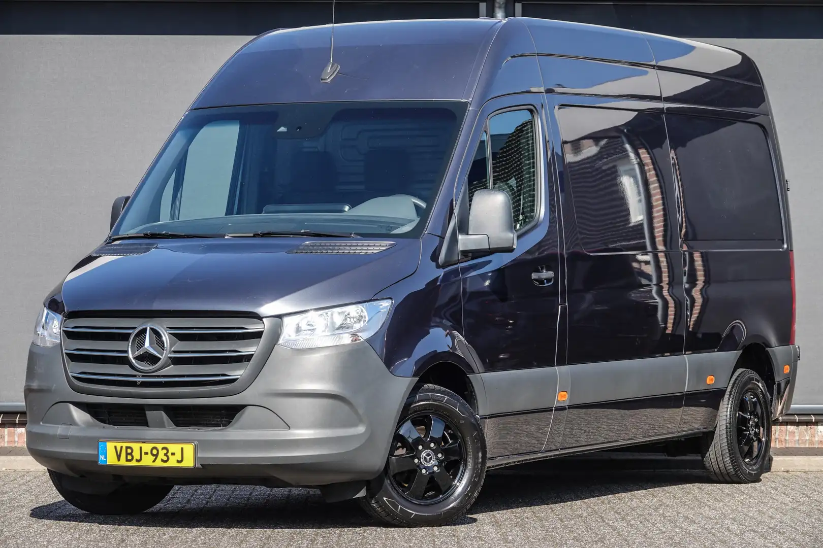 Mercedes-Benz Sprinter L2H2 211Cdi 114Pk | FWD | Achteruitrijcamera | Tre Grijs - 1