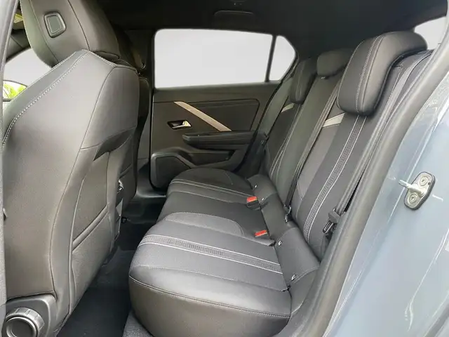 Opel Astra view 8