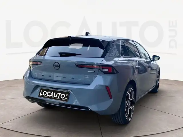 Opel Astra view 4