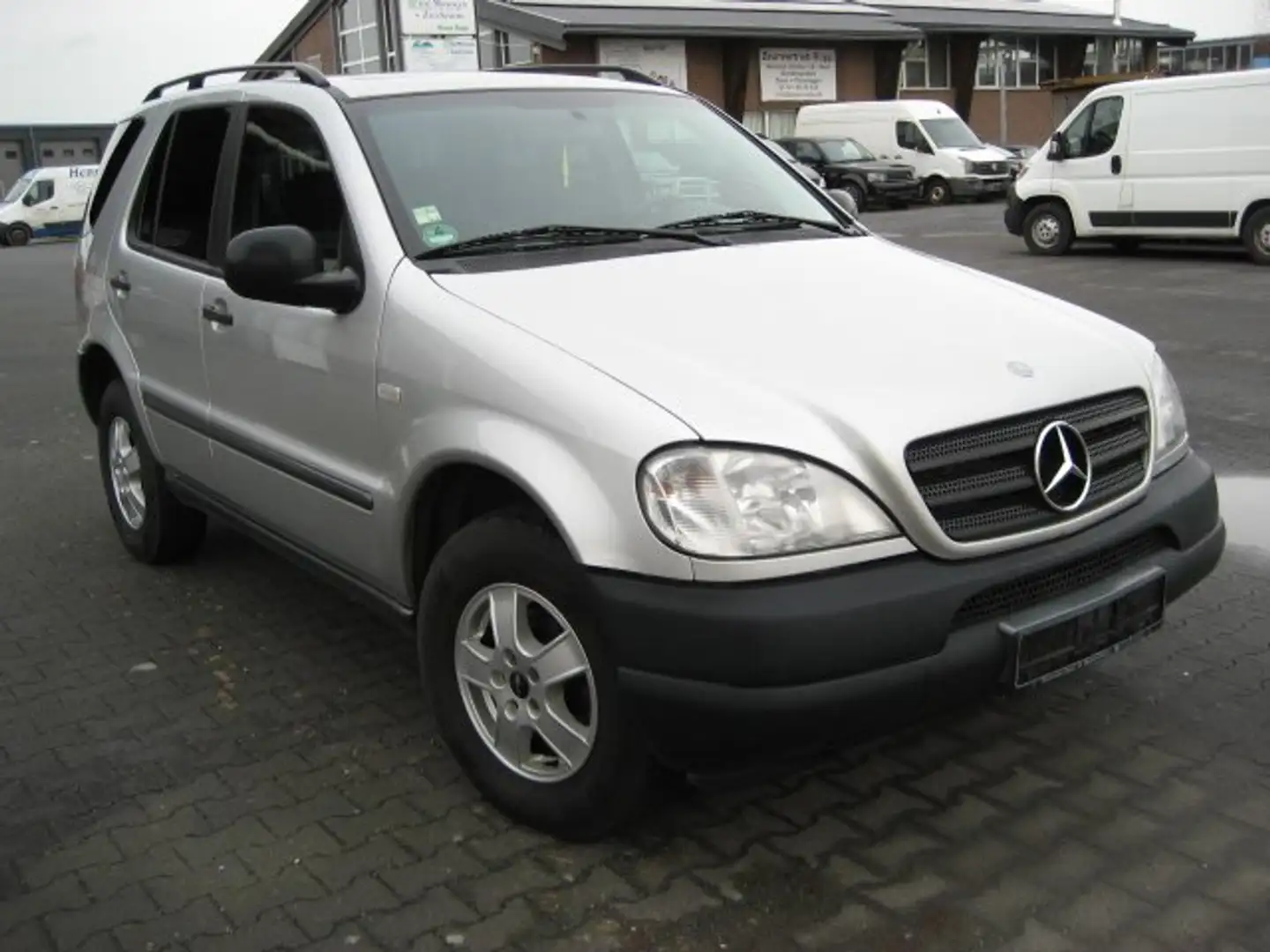 Mercedes-Benz ML 320 Ezüst - 2