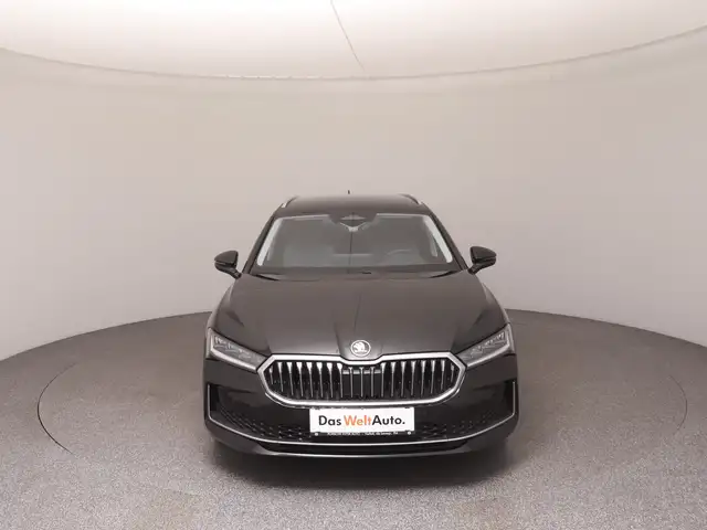 Skoda Superb view 3