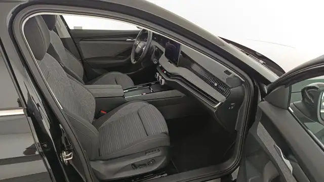 Skoda Superb view 10