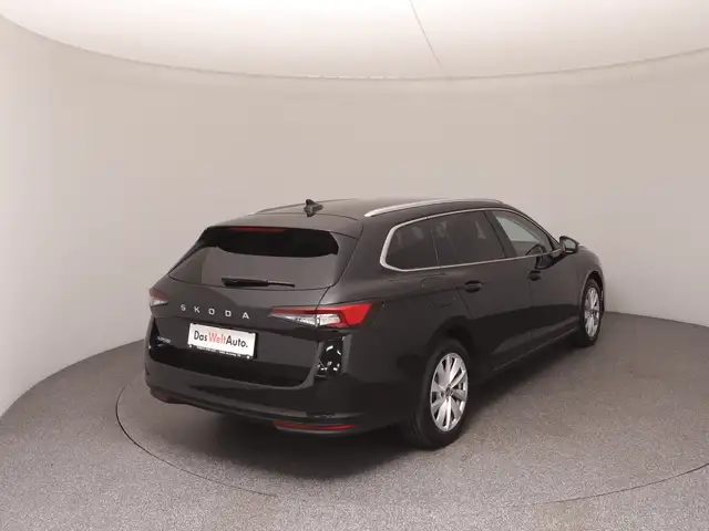 Skoda Superb view 4