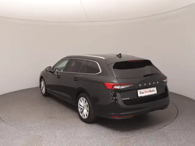 Skoda Superb view 5