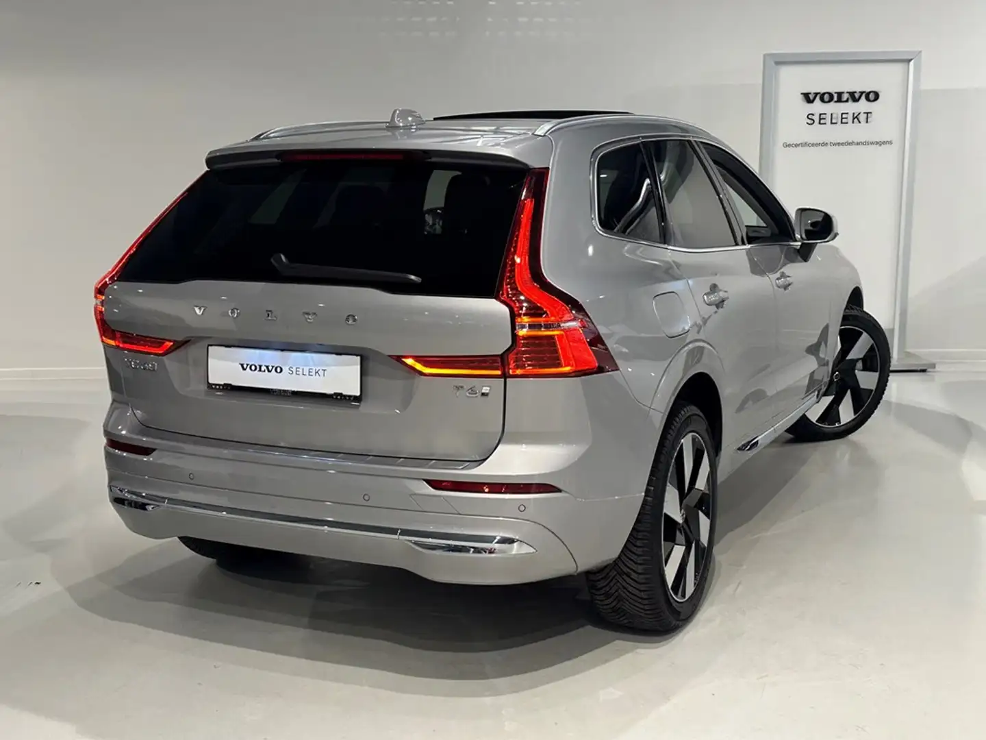 Volvo XC60 T6 Recharge + electr trekhaak Šedá - 2