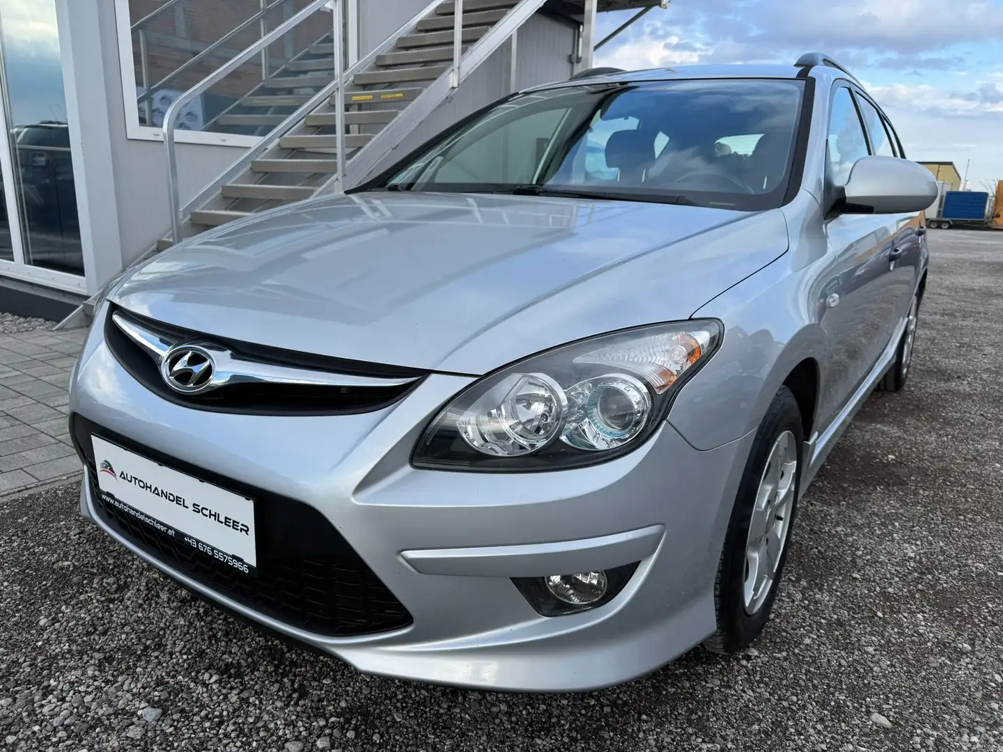Hyundai i30 CW 1,6 CRDi Europe DPF Silber - 1