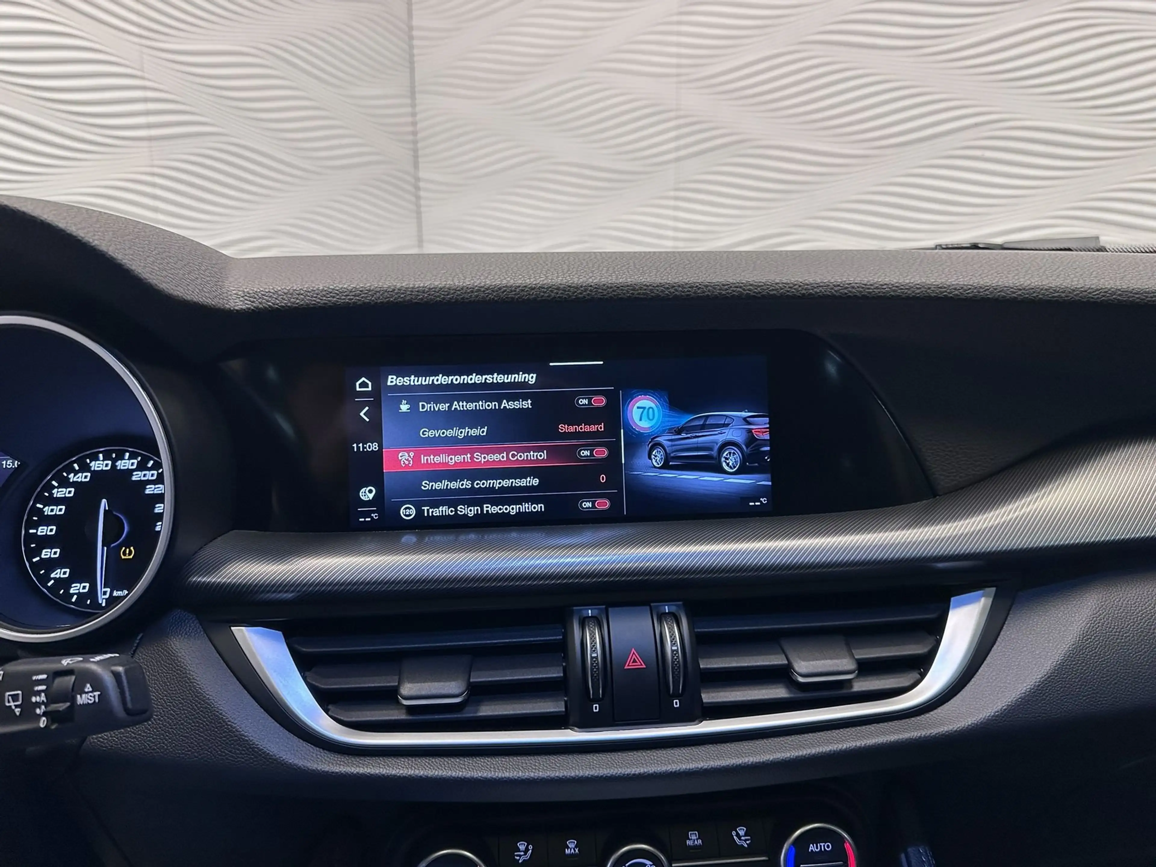 Alfa Romeo Stelvio 2.2 JTDM*AUT*SPRINT*PANO*NAVI*ACC*KEYLESS* — photo 29