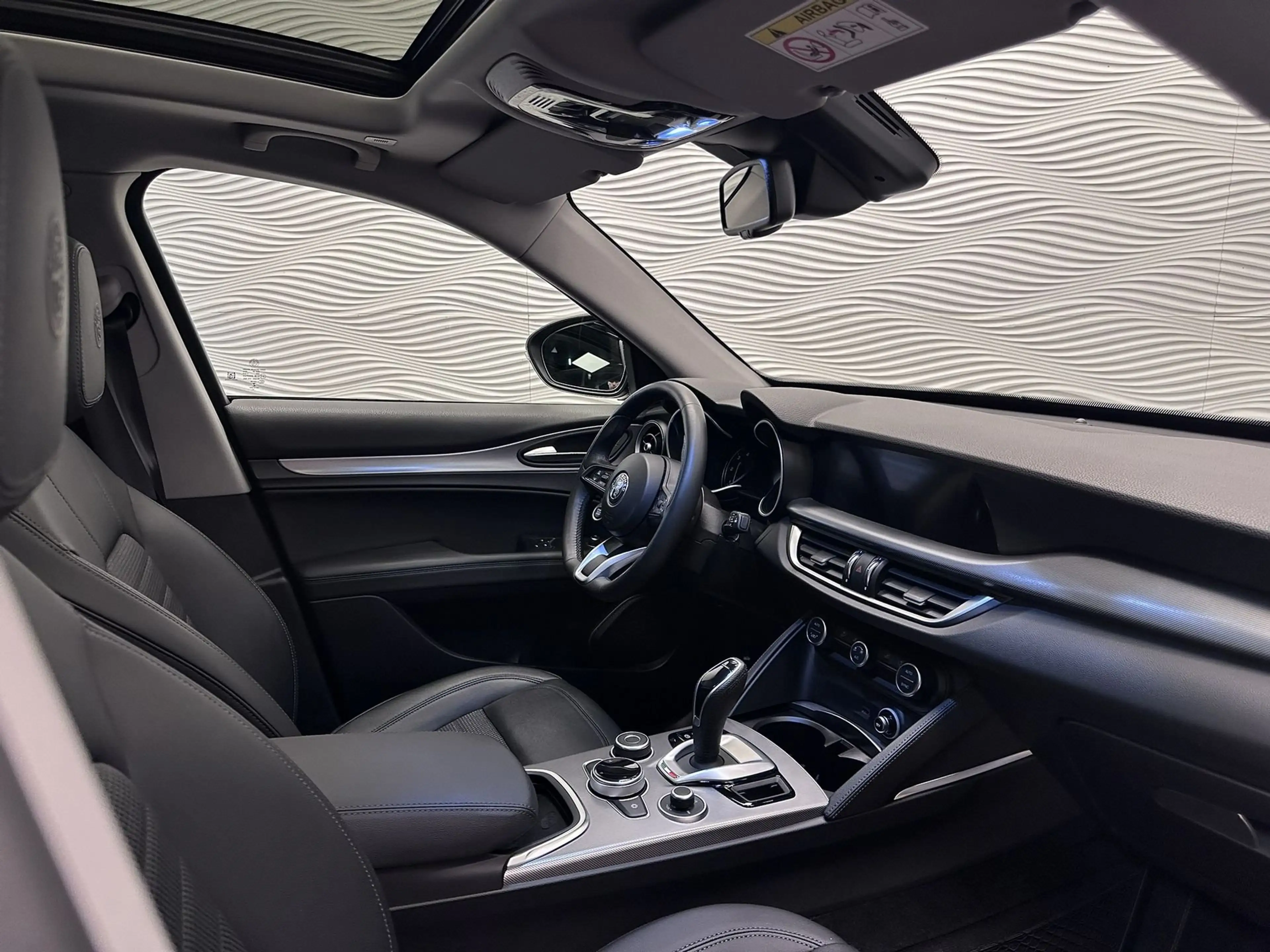 Alfa Romeo Stelvio 2.2 JTDM*AUT*SPRINT*PANO*NAVI*ACC*KEYLESS* — photo 17