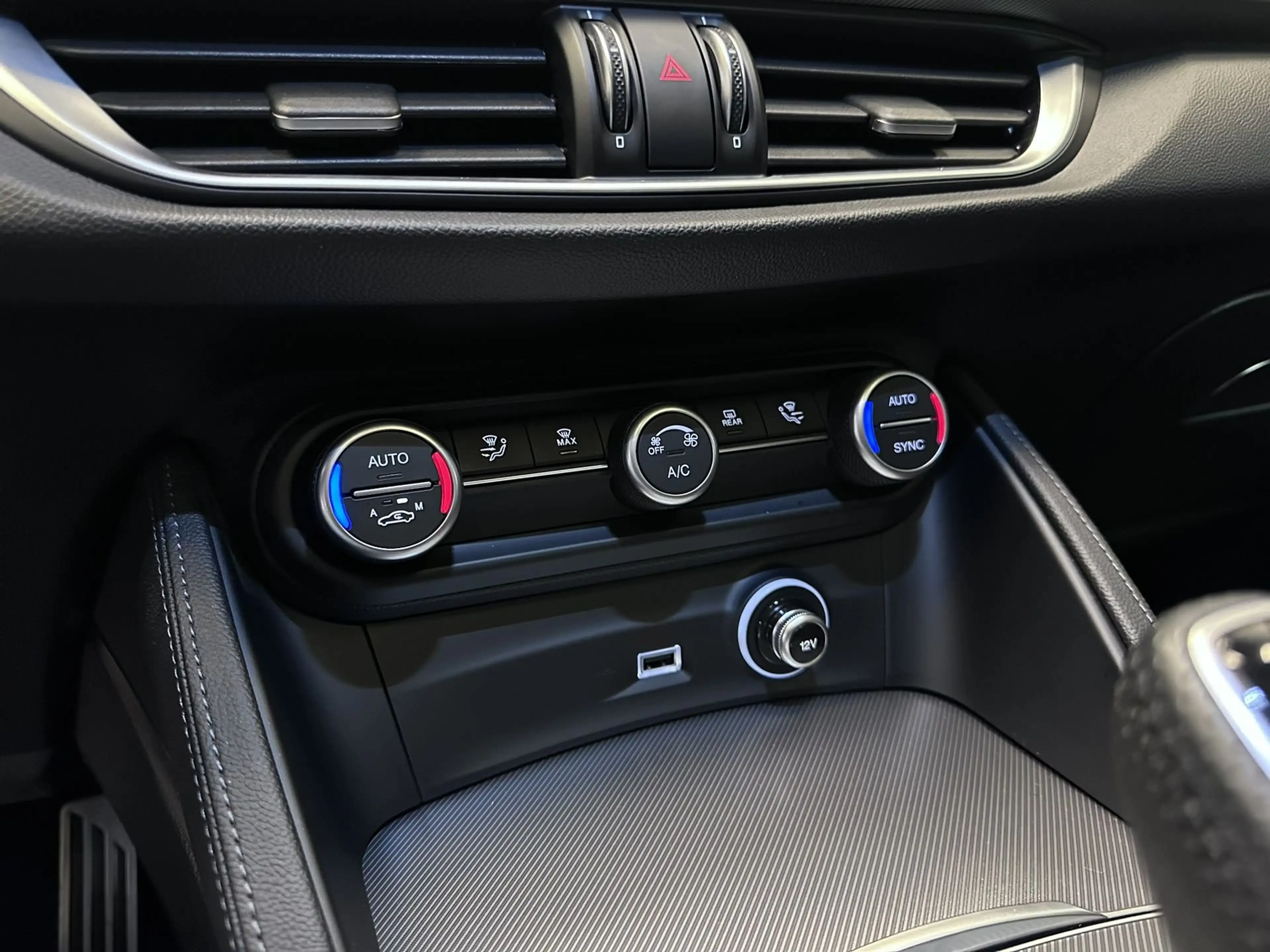 Alfa Romeo Stelvio 2.2 JTDM*AUT*SPRINT*PANO*NAVI*ACC*KEYLESS* — photo 24