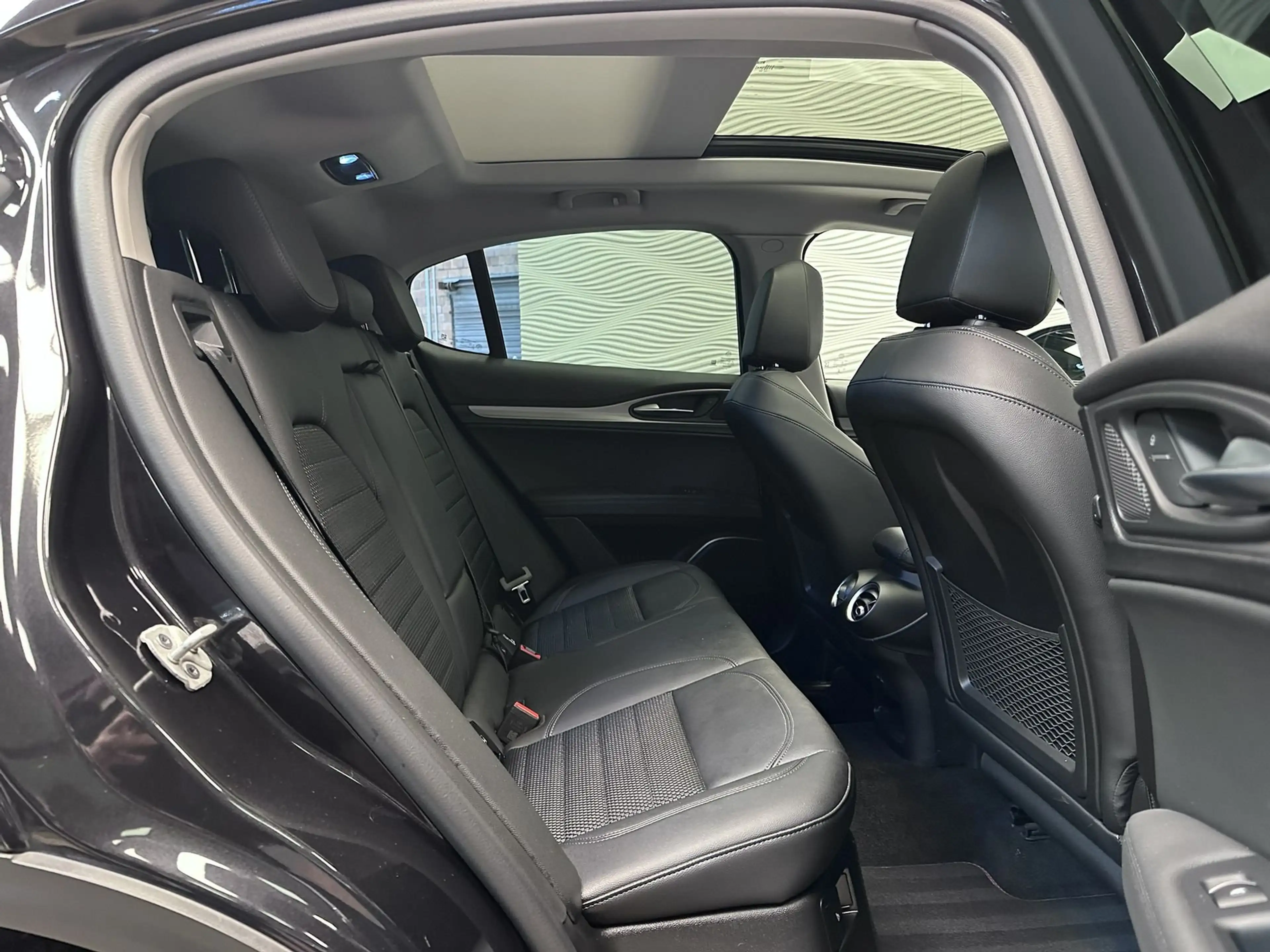 Alfa Romeo Stelvio 2.2 JTDM*AUT*SPRINT*PANO*NAVI*ACC*KEYLESS* — photo 32